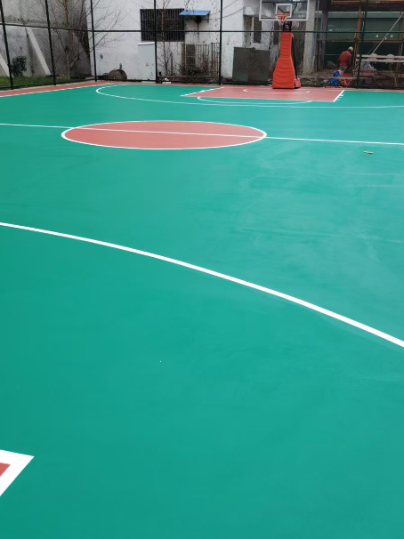 兰坪 球场长期使用易出现地面开裂